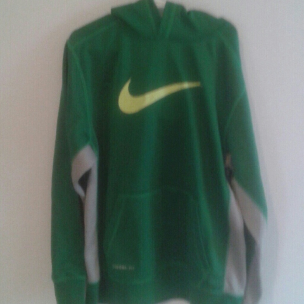 Nike sweatshirt therma -fit