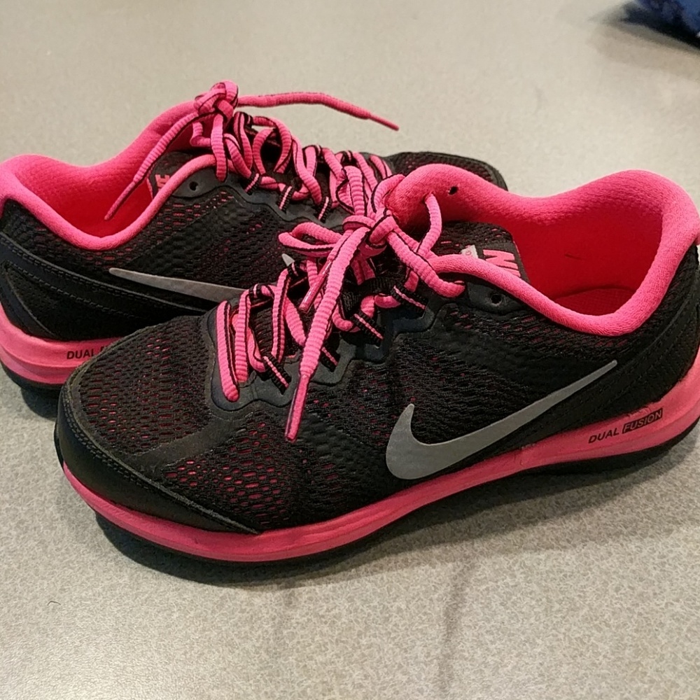 Nike Dual Fusion Run 3 youth sneakers