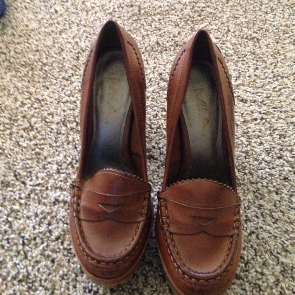heeled loafers