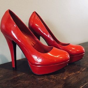 Guess Pumps