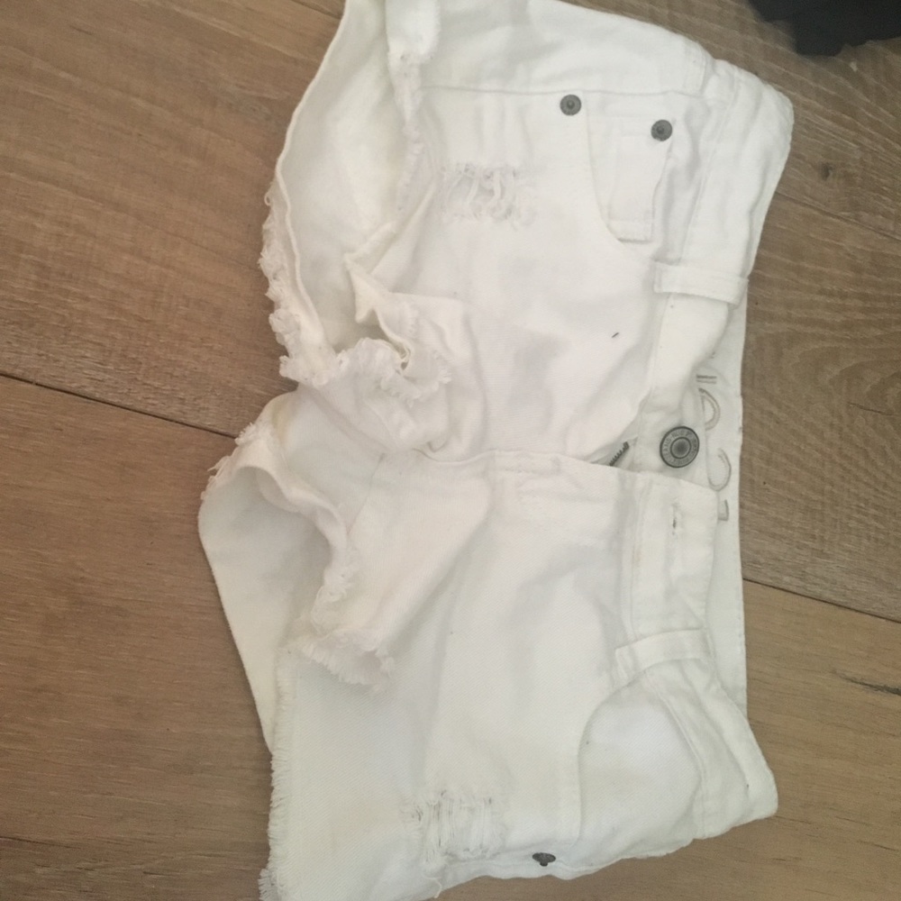 Rue 21 white shorts