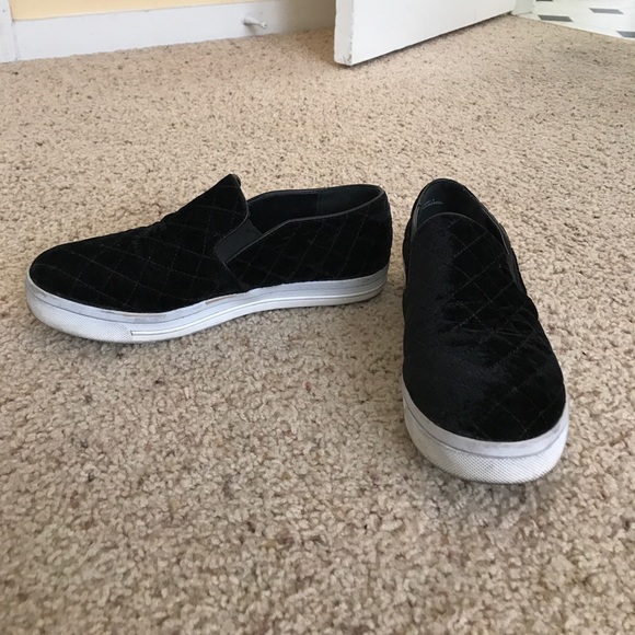 Black velvet slip on shoes - Picture 2 of 3
