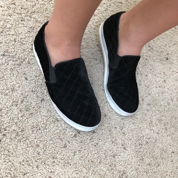Black velvet slip on shoes - Picture 3 of 3