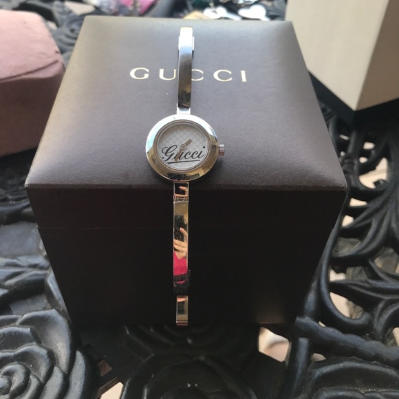 Authentic Gucci Silver Watch - Picture 5 of 8