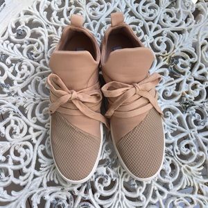 Steve Madden Blush Lancer Sneakers, size 8