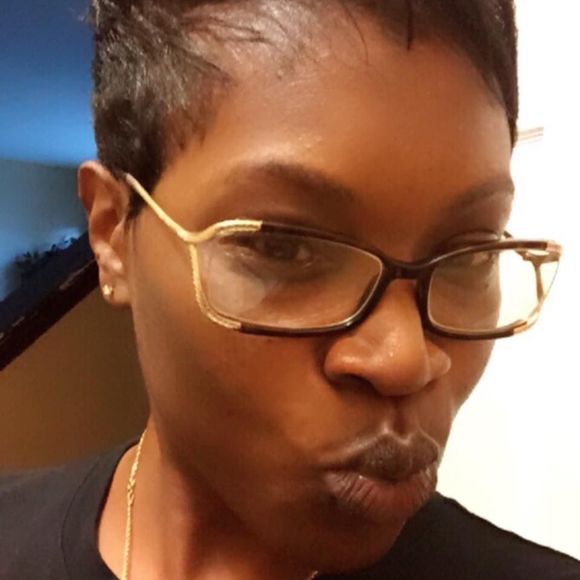 Meet your Posher, Latoya - Picture 1 of 1