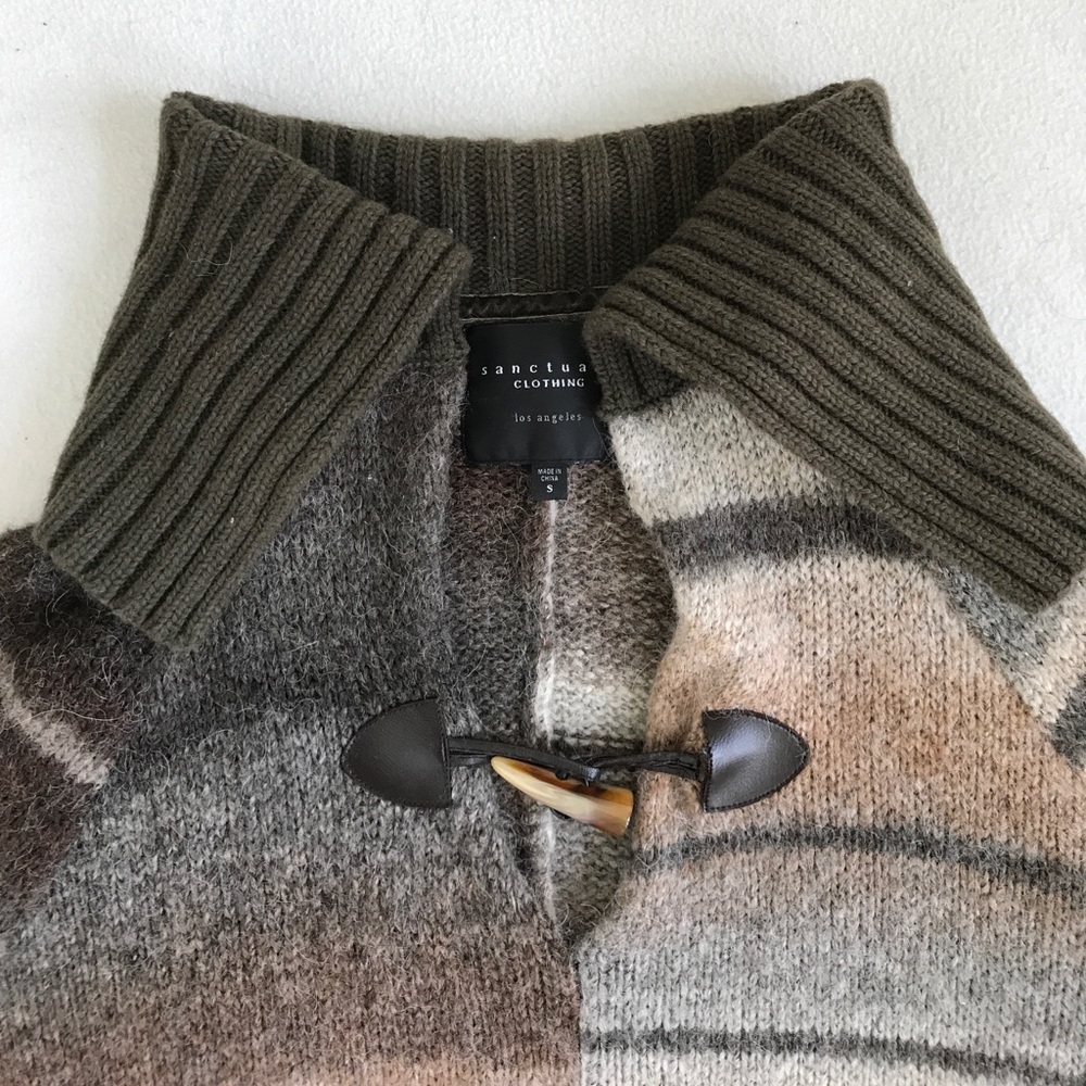 Poncho - Picture 2 of 3