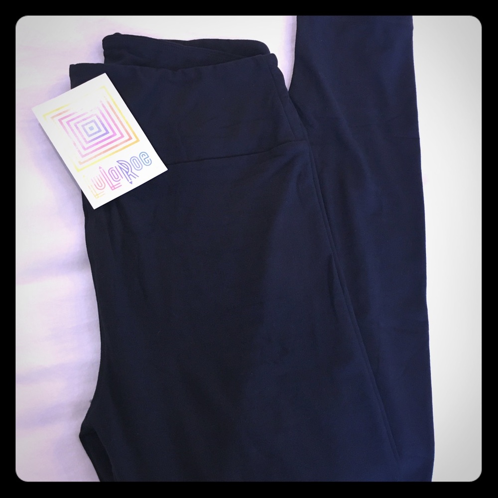 BNWT Lularoe OS solid Black Leggings