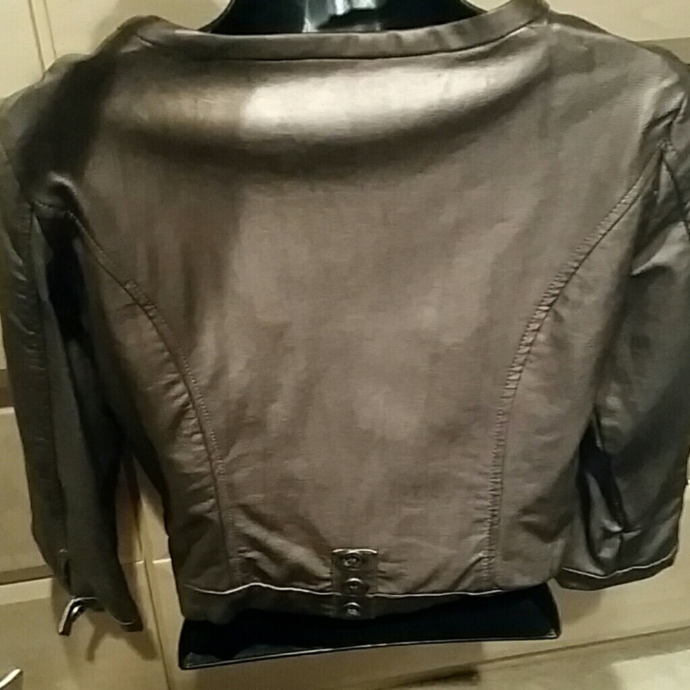 Crop Jacket - Picture 2 of 3