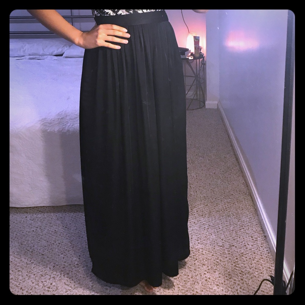 Black brand new BCBG skirt