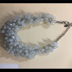 Beaded flower statement necklace 💙