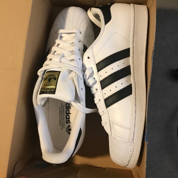 Worn once adidas shell toes MENS - Picture 2 of 3