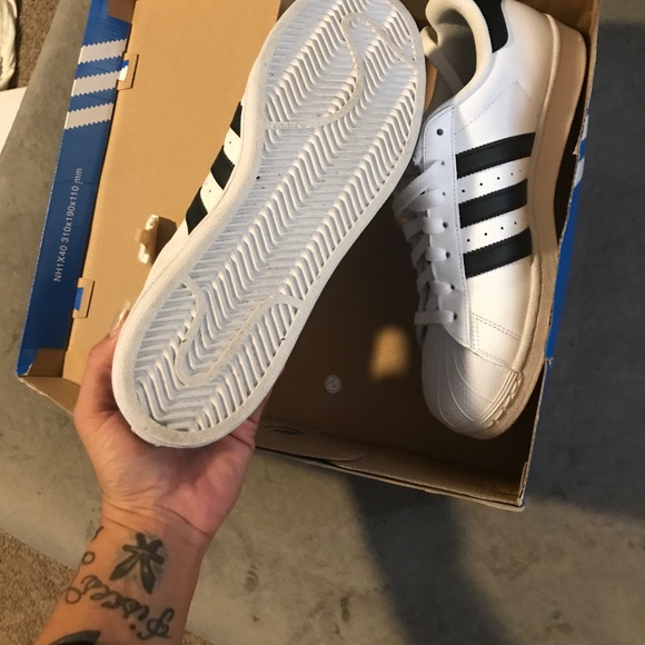 Worn once adidas shell toes MENS - Picture 3 of 3