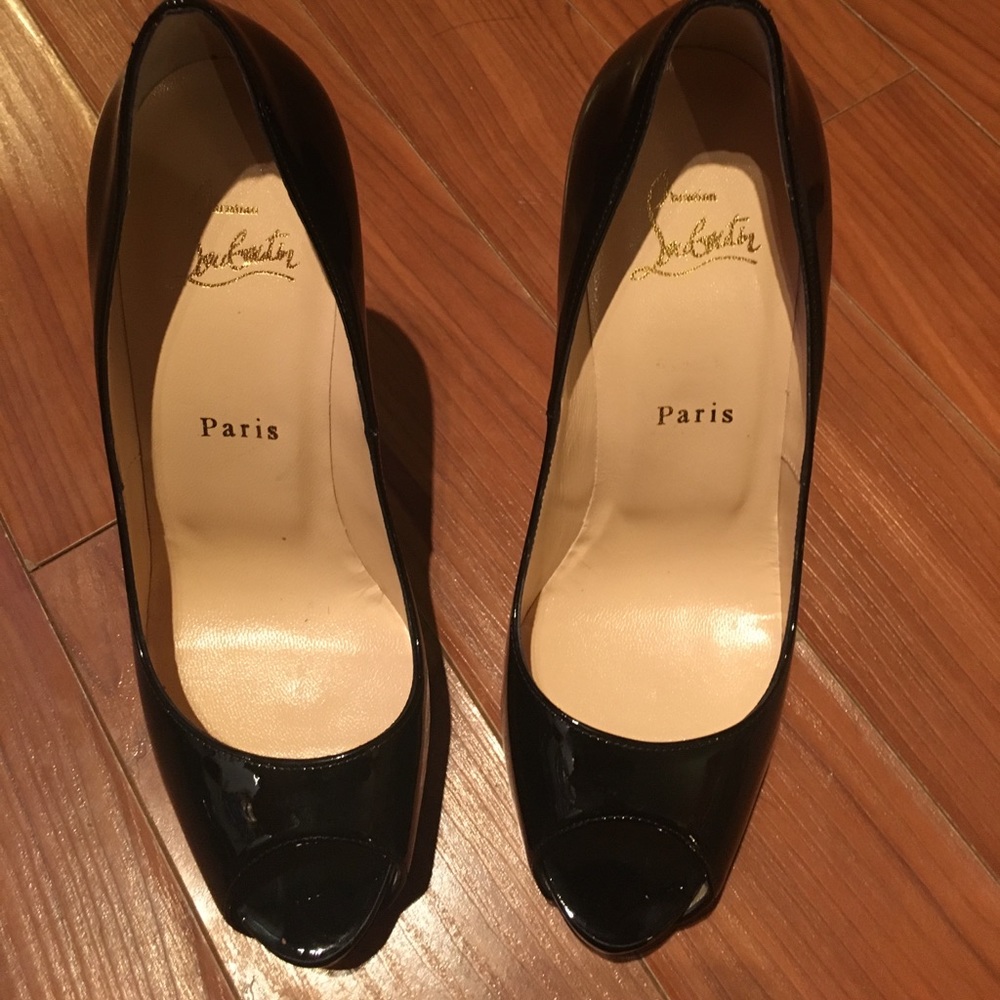 Ladies Christian louboutin shoes