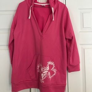Women’s Under Armour sweatshirt. GREAT Condition
