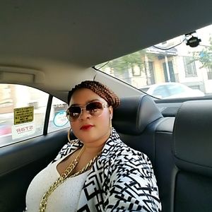 Meet your Posher, Gloria