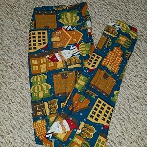 Tall and Curvy lularoe Santa leggings