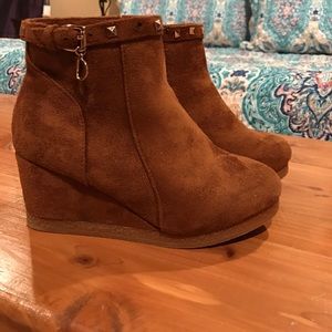 Girls camel wedge bootie