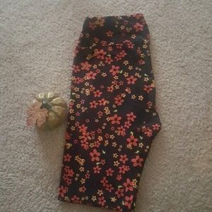 **SALE** LulaRoe Leggings OS