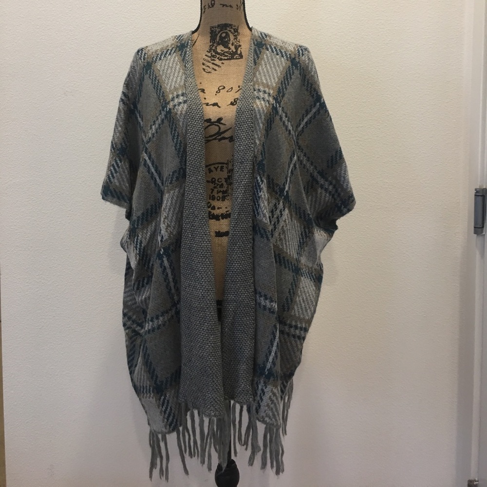 CUPCAKES & CASHMERE Fringe Wrap