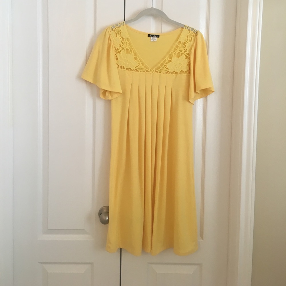Yellow dress perfect for spring or summer.