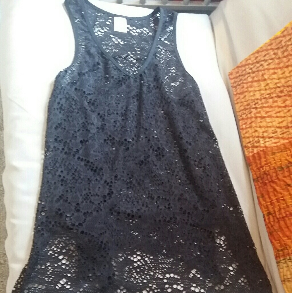 Versatile black mesh tank