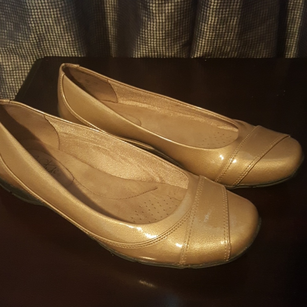 Women's shoes