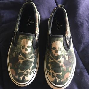 Like new Blue Fin Size 2 boys shoes - Vans style