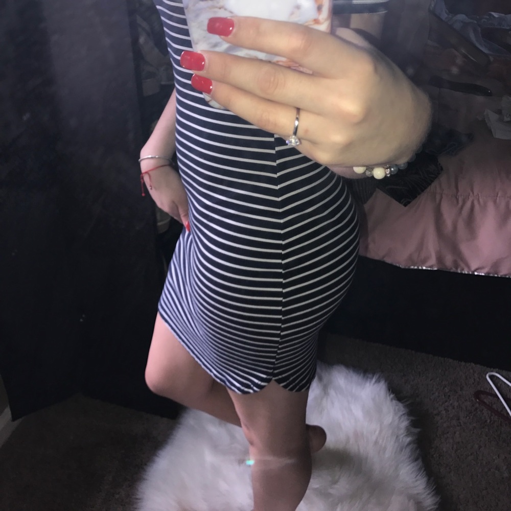 Dress - Picture 2 of 3