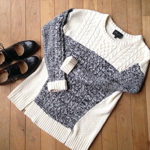 SALE 🎈Romeo + Juliet Couture Sweater Size L GUC