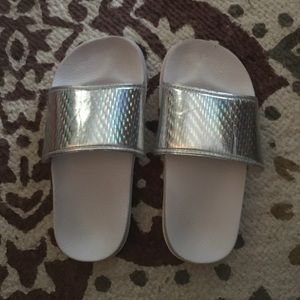 Kids 💙 Size 11 sliders