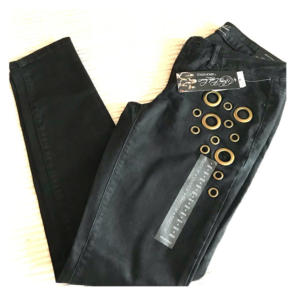 Black Aeropostale jeggings “Pretty Little Ladies”