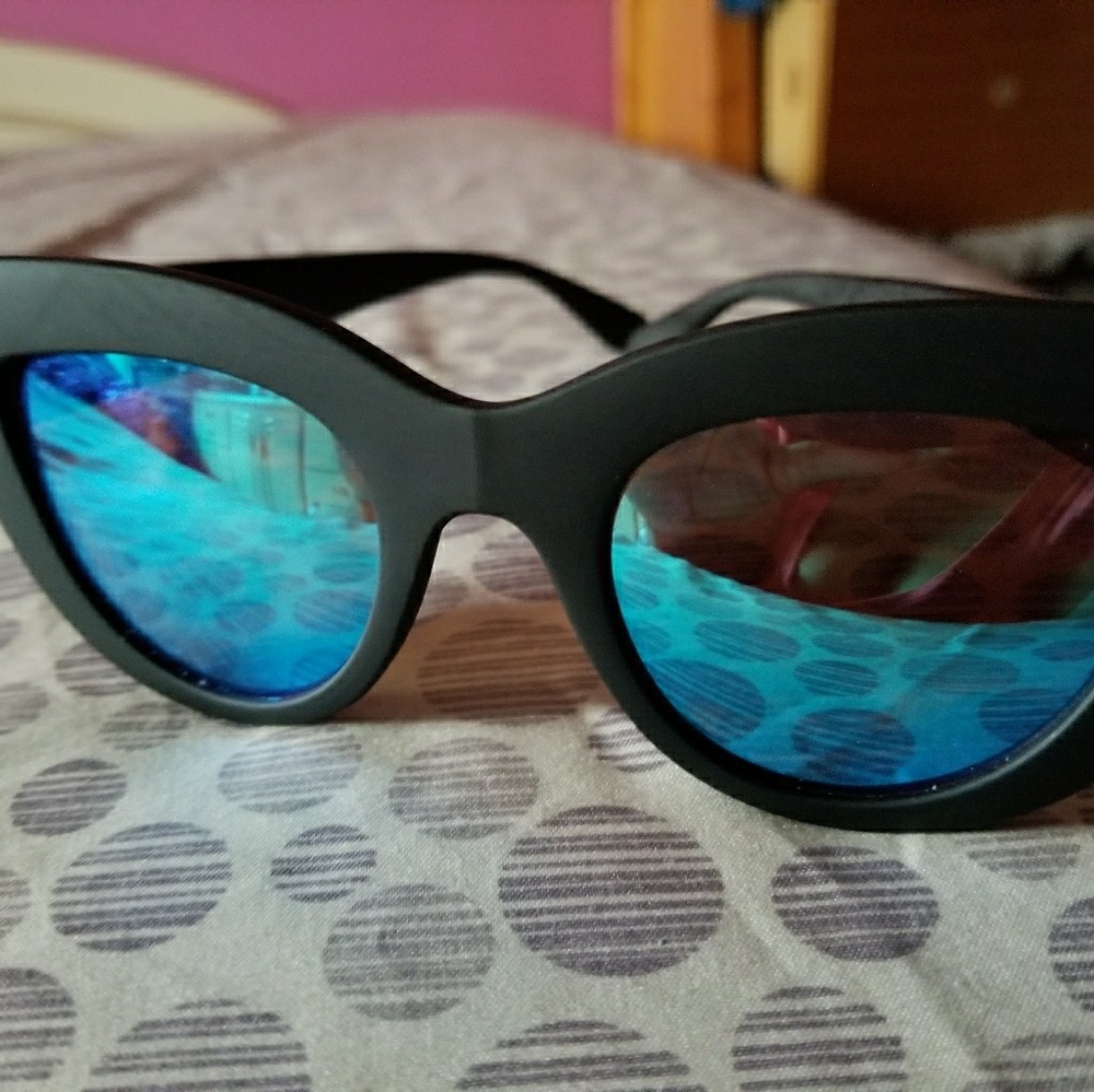 SUN GLASSES