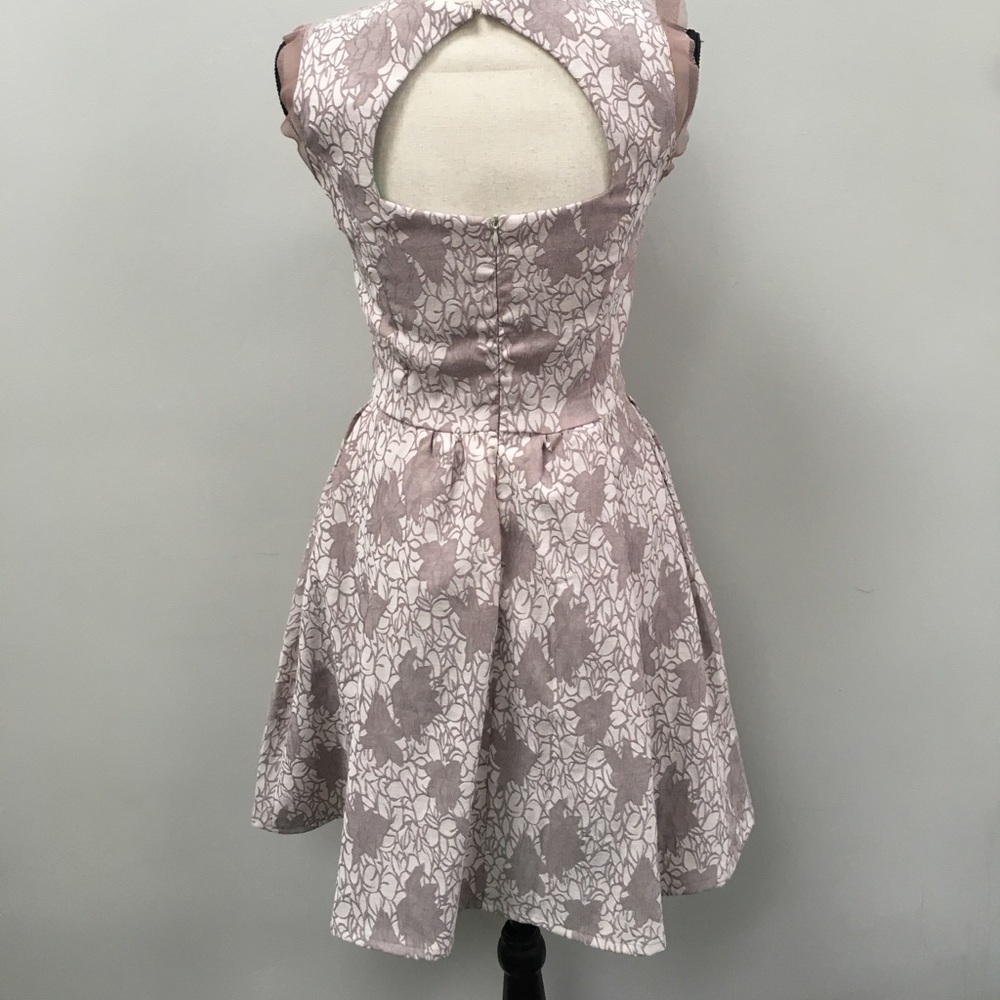Dress - Picture 3 of 4