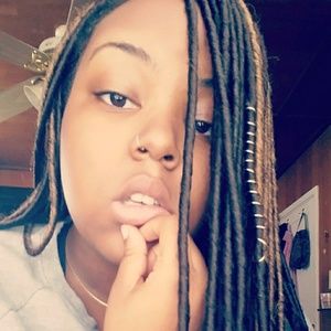 Meet your Posher, Alexis