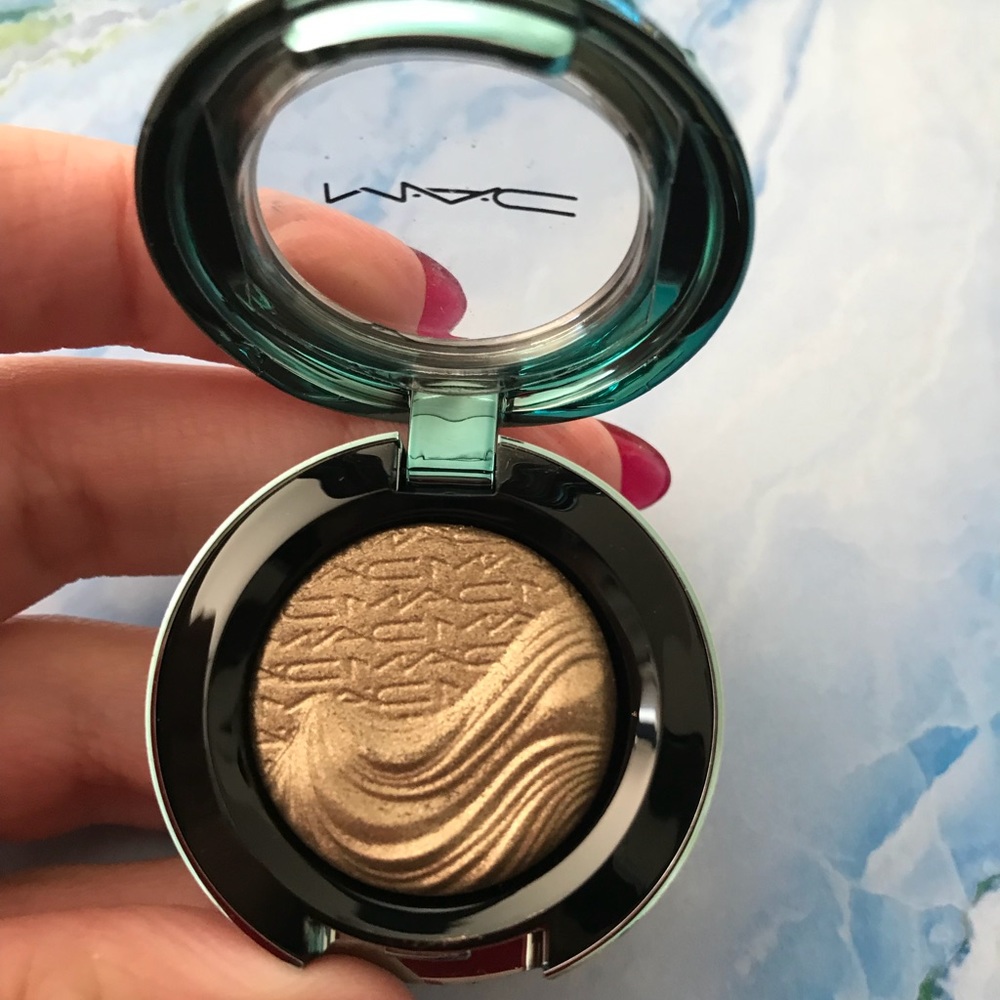 Alluring Aquatics: Eye Shadow – in “Sea Worship”