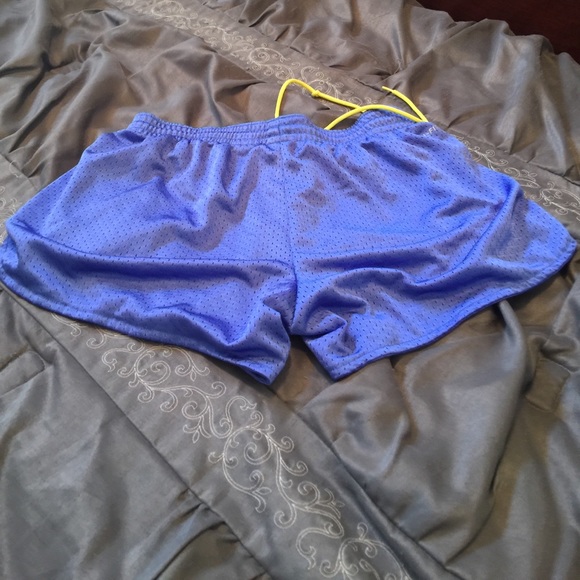 Nike workout shorts - Picture 3 of 4