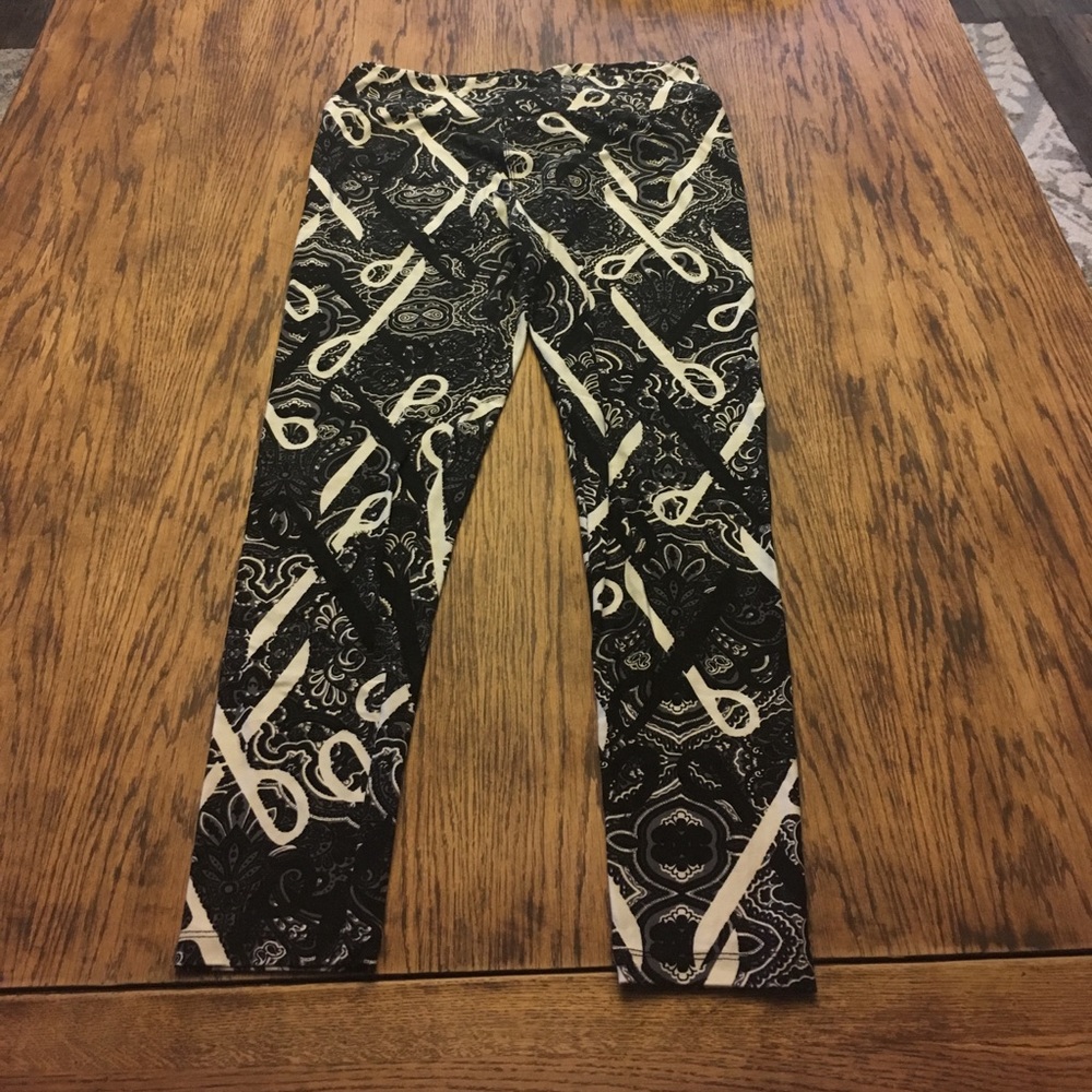 LuLa Roe Scissor Leggings