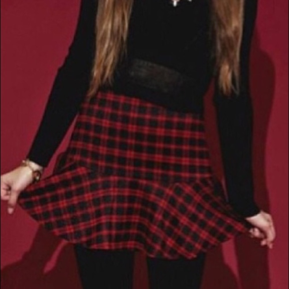 LF red and black Plaid skirt. Xs.