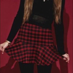 LF red and black Plaid skirt. Xs.