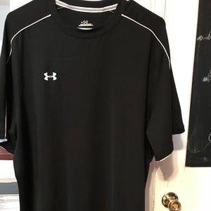 Men’s Under Armour Black Shirt. Size L.