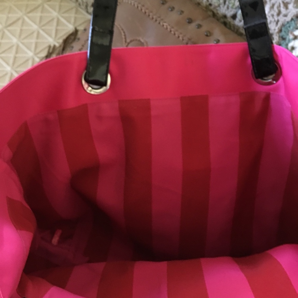 Gifted 🎁 Victoria’s Secret tote - Picture 3 of 5