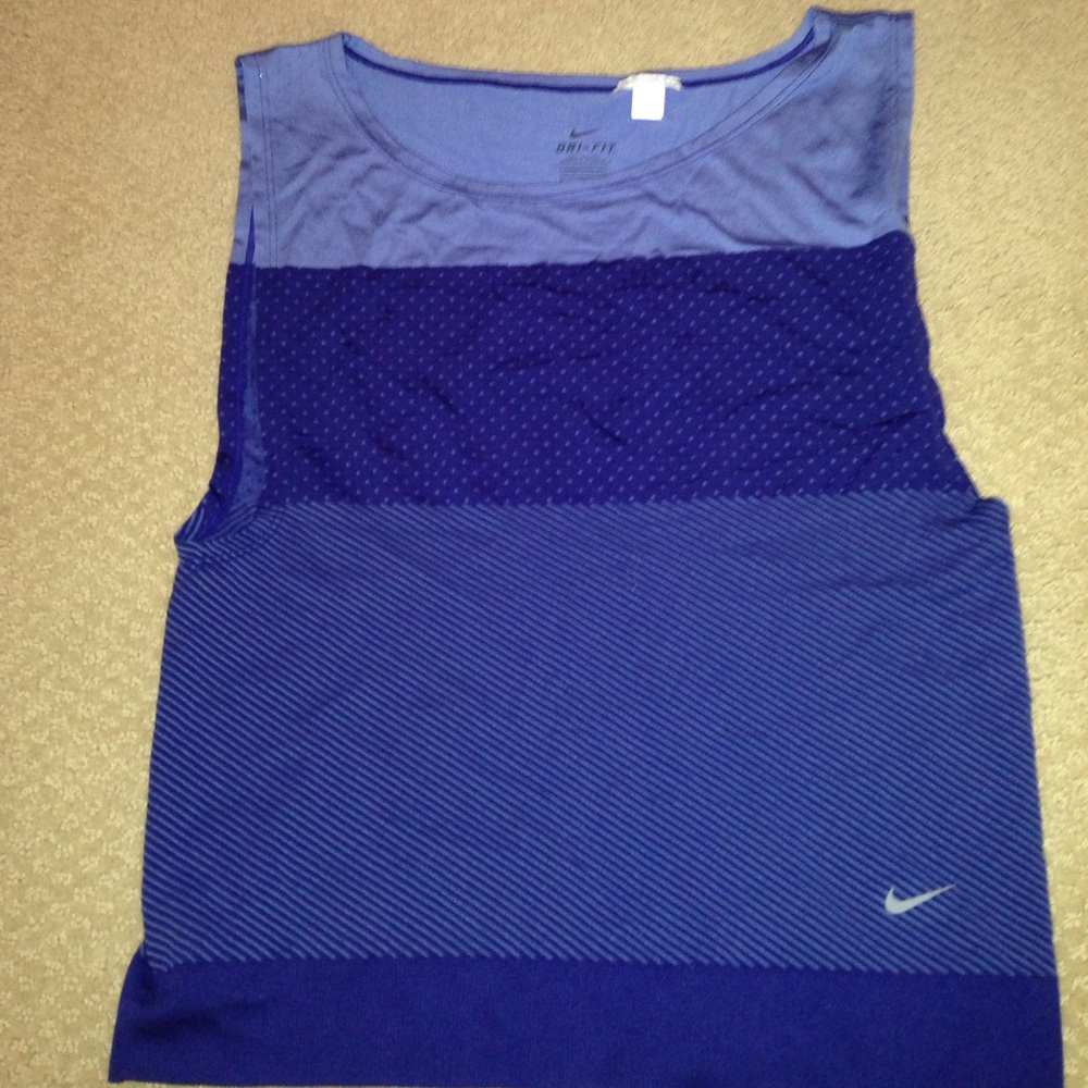 Women's Nike Workout Tank ( Can fit size medium/ s