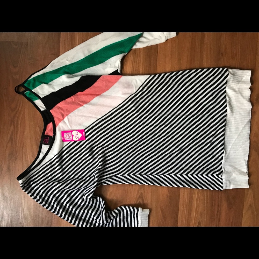 2B Bebe top open shoulder