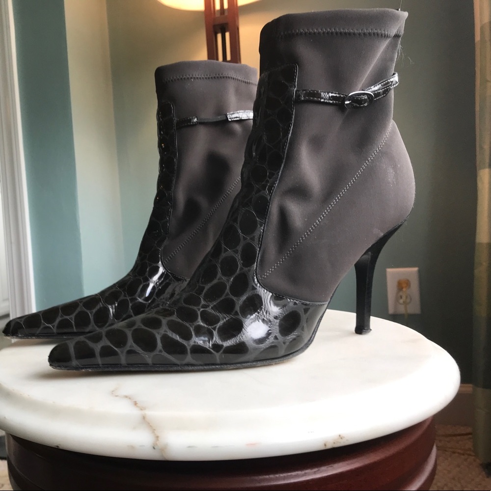 DONALD J. PILNER ANKLE BOOTS