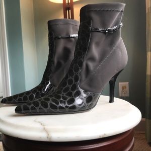 DONALD J. PILNER ANKLE BOOTS
