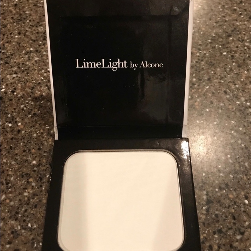 NWT Limelight Perfect Pressed Powder