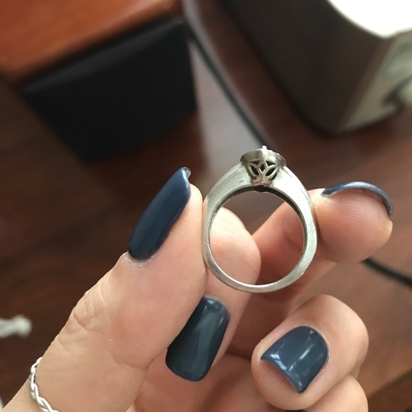 Marquis shaped diamond ring - Picture 2 of 6