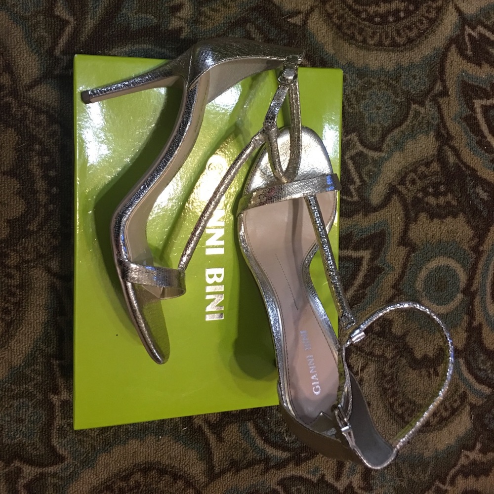 Gianni Bini Gold Heels