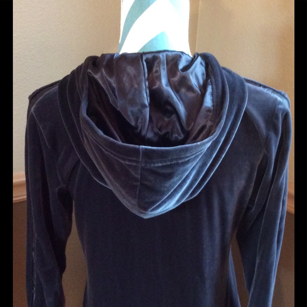 💕New listing💕 Nike full zip hoodie jacket. - Picture 4 of 6